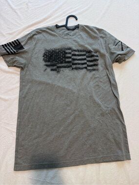 Grunt Style Gray Short Sleeve Tee with Distressed Black Flag